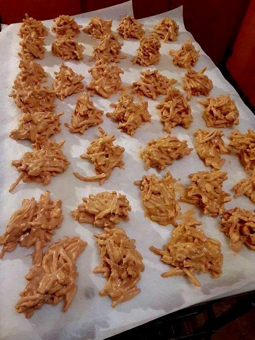 NO BAKE PEANUT BUTTER HAYSTACKS