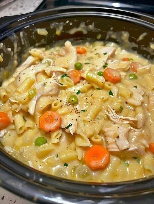 CHICKEN POT PIE NOODLE SKILLET
