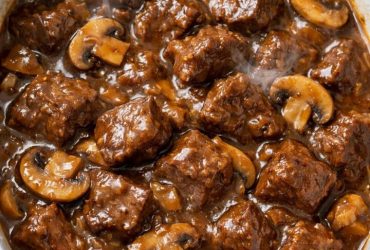 Slow Cooker 4-Ingredient Mushroom Beef Tips