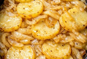 Slow Cooker Potato and Onion Bake