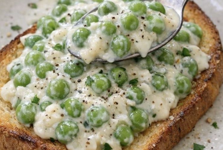CREAMED PEAS ON TOAST