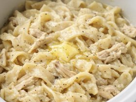 Slow Cooker Amish Chicken and Noodles