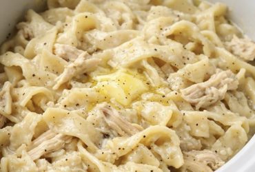 Slow Cooker Amish Chicken and Noodles