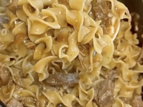 Crockpot Beef and Noodles