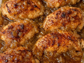 3-Ingredient Baked Onion Chicken