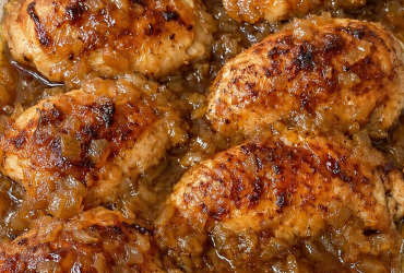 3-Ingredient Baked Onion Chicken