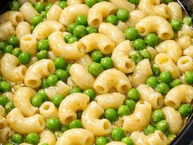 5-Ingredient Slow Cooker Sweet Pea Macaroni