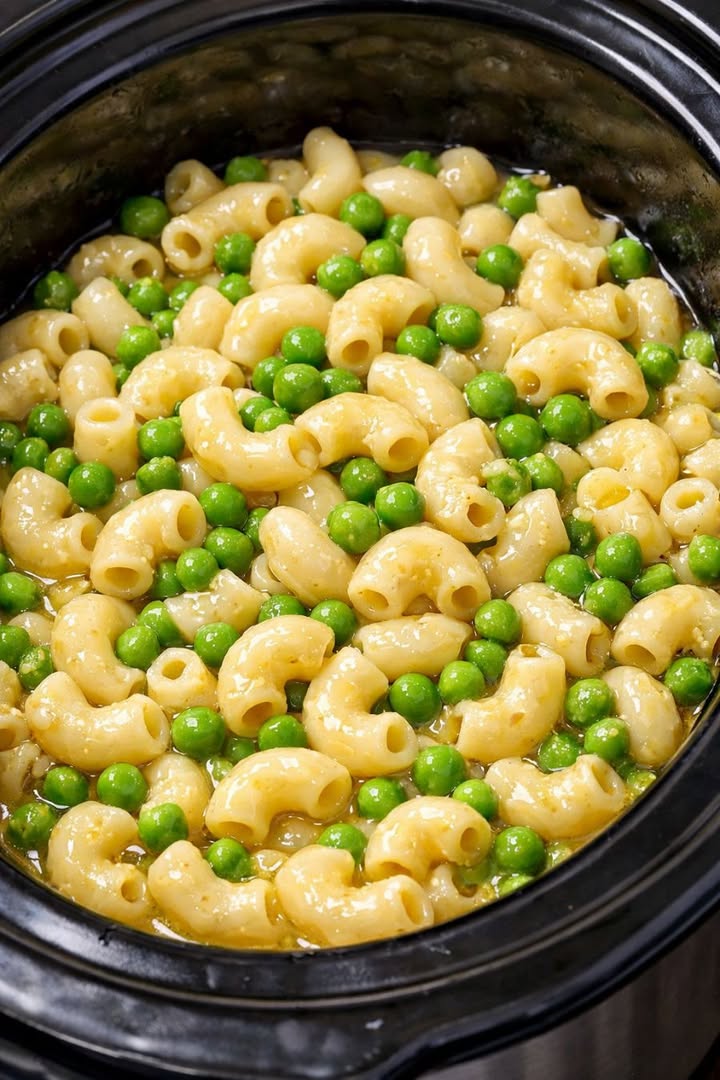 5-Ingredient Slow Cooker Sweet Pea Macaroni