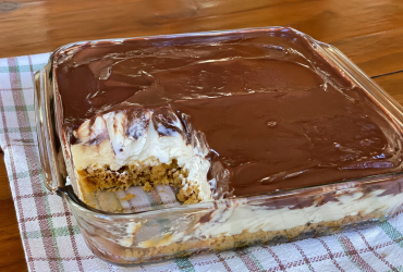 No bake Chocolate Eclair Cake