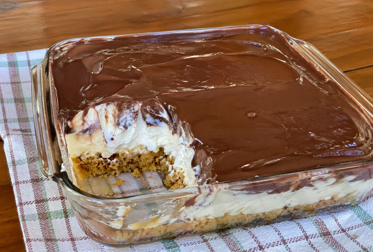 No bake Chocolate Eclair Cake
