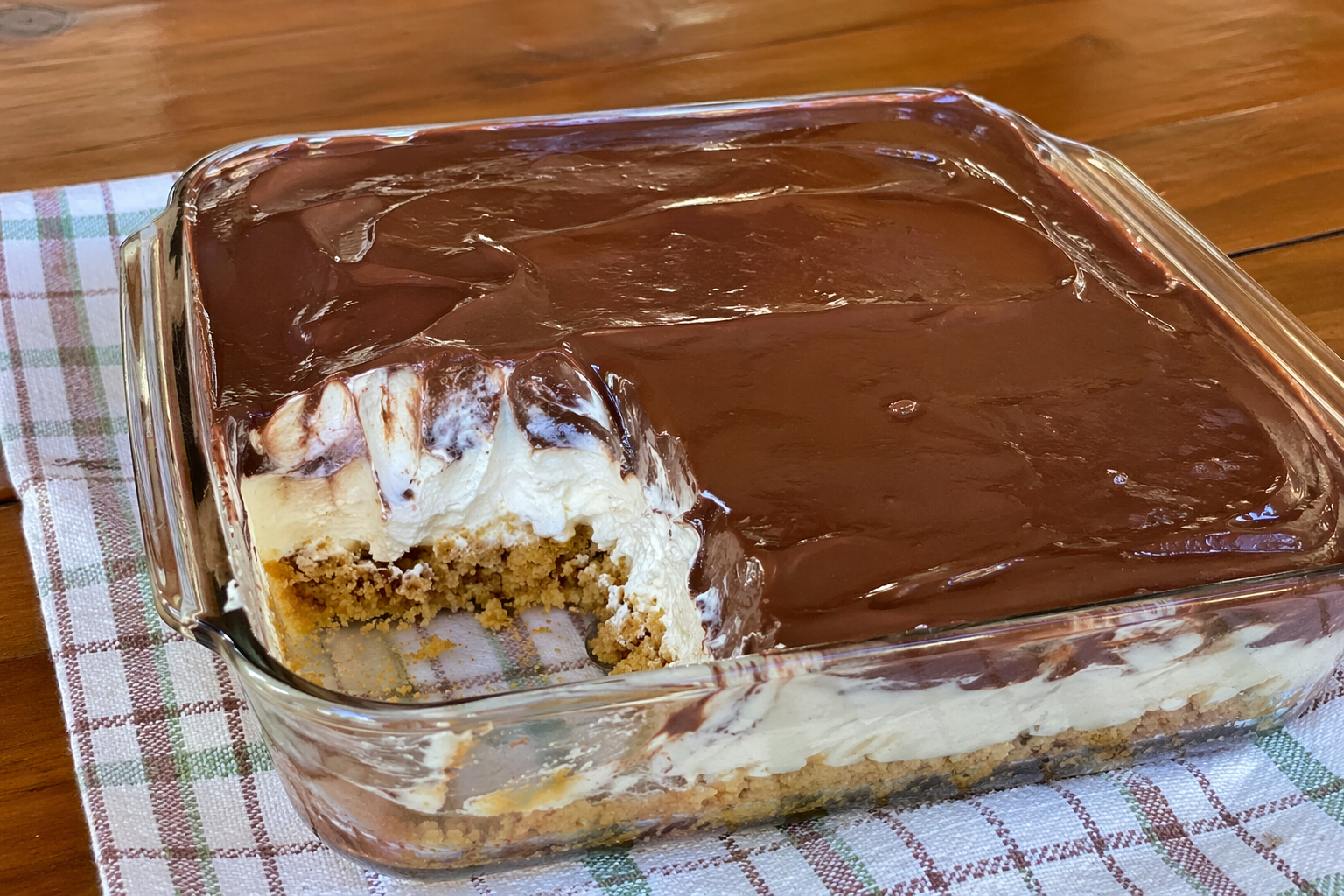 No bake Chocolate Eclair Cake